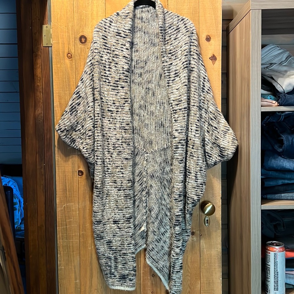 Mystree tulip hemmed‎ sweater
